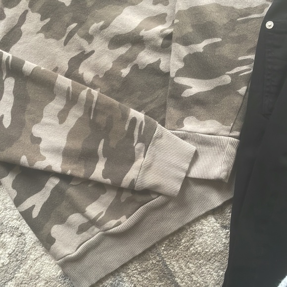 XS Green Camo L/S Sweater - Picture 4 of 4